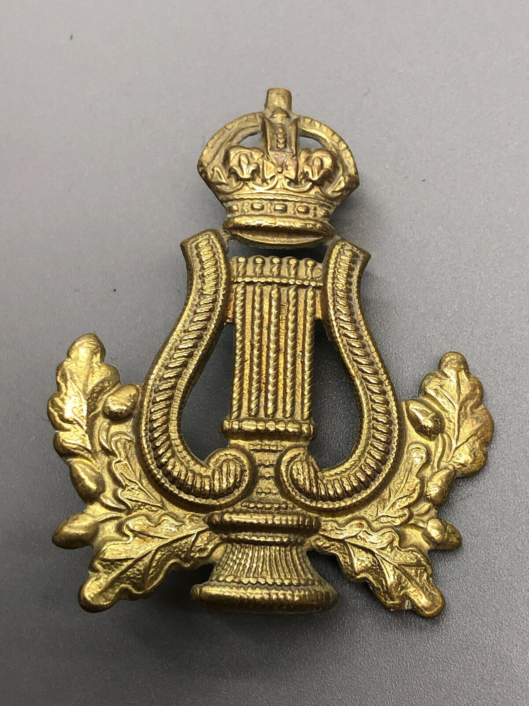 Original WW2 British Army Bandsmans Musicians Cap Badge