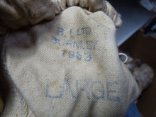 Load image into Gallery viewer, Original WW2 Pattern British Army White Camouflaged Gloves / Gunners Mittens
