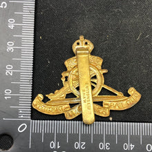 Load image into Gallery viewer, Original WW2 British Army Cap Badge - Royal Artillery - The Militaria Shop
