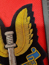 Charger l&#39;image dans la galerie, British Army Bullion Embroidered Blazer Badge - SAS - Special Air Service
