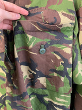 Charger l&#39;image dans la galerie, Genuine British Army DPM Lightweight Combat Jacket - Size 170/112
