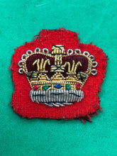 Charger l&#39;image dans la galerie, Genuine British Army Red Backed Rank Crown - Embroidered Bullion Badge
