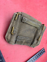 Charger l&#39;image dans la galerie, Original WW2 British Army 37 Pattern Canvas Pistol Ammo Pouch
