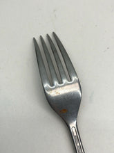 Charger l&#39;image dans la galerie, Original British Army War Department Marked Mess Cutlery Fork - 1961 Dated
