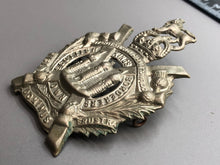 Charger l&#39;image dans la galerie, Original WW1 British Army King&#39;s Own Scottish Borderers KOSB Cap Badge
