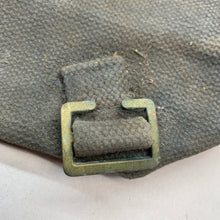Charger l&#39;image dans la galerie, Original British Army / RAF Small Pack &amp; Shoulder Strap Set - WW2 37 Pattern
