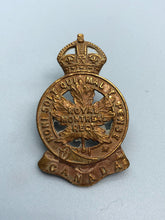 Load image into Gallery viewer, Genuine WW2 Canadian Army Royal Montreal Regiment Cap Badge
