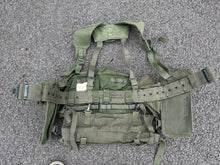 Charger l&#39;image dans la galerie, Original British Army 58 Pattern Webbing Rig Set Up - Belt, Pouches, Roll
