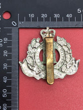 Charger l&#39;image dans la galerie, Genuine British Army The Suffolk Regiment Cap Badge
