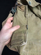 Load image into Gallery viewer, Original WW2 British Army GSR Gas Mask Bag - Early Pattern
