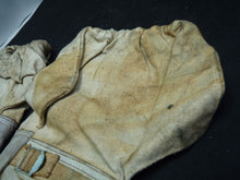 Load image into Gallery viewer, Original WW2 Pattern British Army White Camouflaged Gloves / Gunners Mittens
