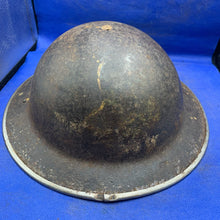 Lade das Bild in den Galerie-Viewer, Original WW2 British Army Mk2 Brodie Combat Helmet
