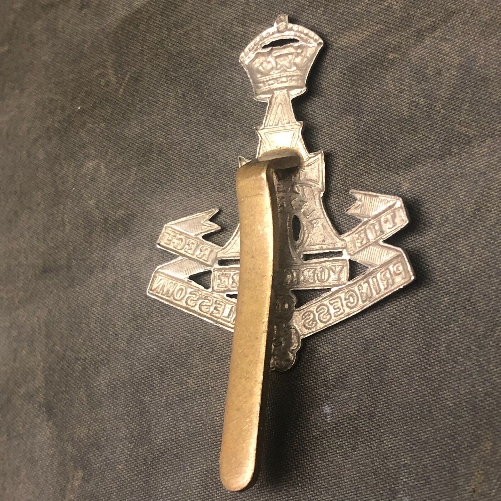 Original WW2 British Army Cap Badge - Yorkshire (Green Howards) Regiment - The Militaria Shop