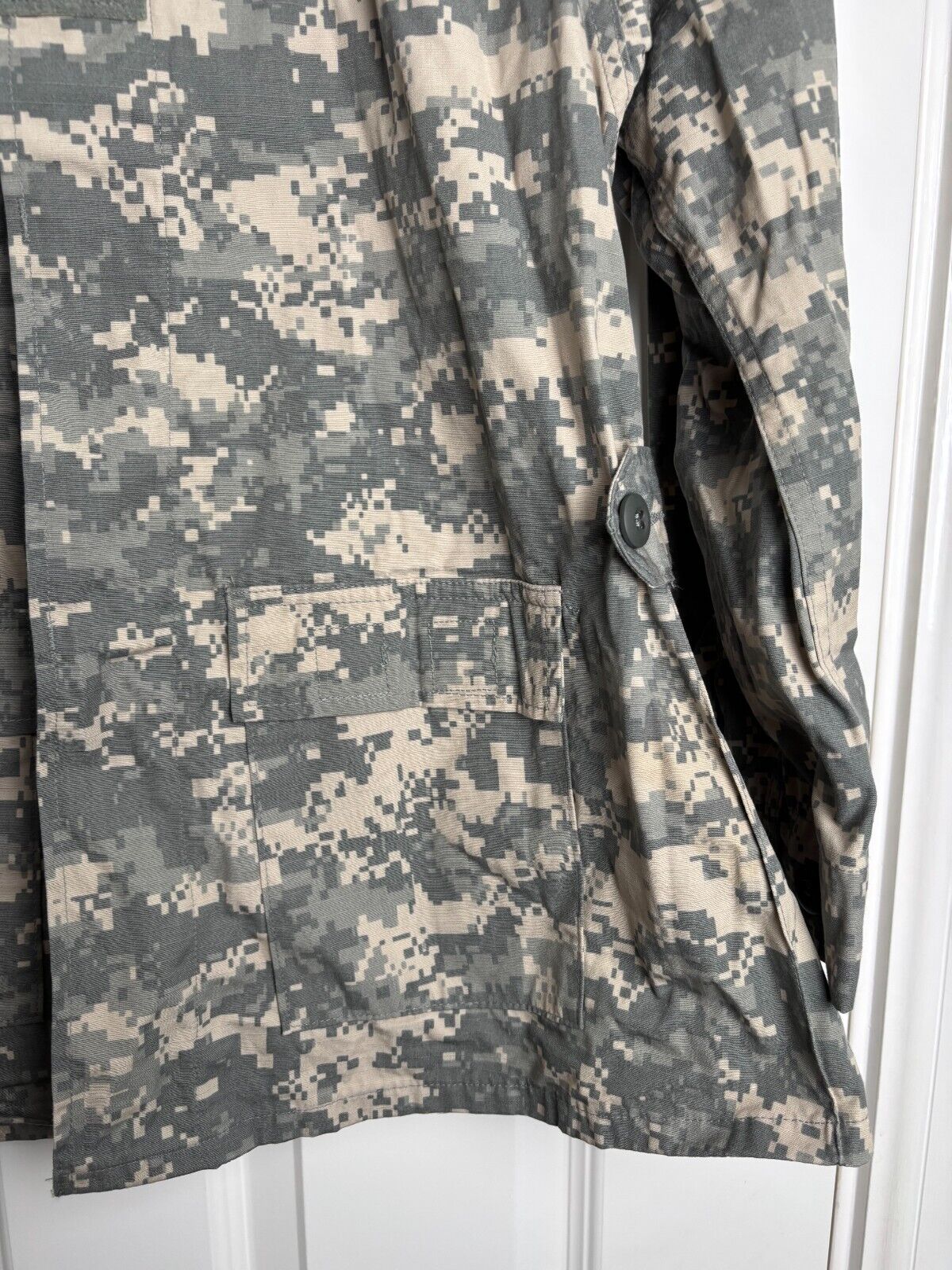 Surplus US Army ACU Combat Uniform Jacket-6R - The Militaria Shop