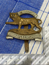 Charger l&#39;image dans la galerie, Original WW1 / WW2 British Army Leicestershire Regiment Cap Badge
