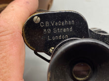 Charger l&#39;image dans la galerie, Original WW1 / WW2 British Army Binoculars in Case. London Maker &amp; WD Marked
