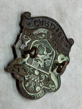 Charger l&#39;image dans la galerie, Original British Army WW1 16th Cardiff City Battalion Cap Badge
