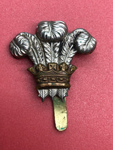 Lade das Bild in den Galerie-Viewer, Original WW2 British Army Prince of Wales&#39;s Own Light Dragoons Cap Badge
