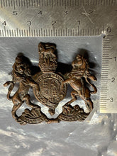 Load image into Gallery viewer, Original British Army WW1 General Service Bronze Collar Badge
