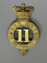 Charger l&#39;image dans la galerie, Original British Army - 11th Regiment of Foot North Devon Glengarry Cap Badge
