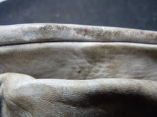 Load image into Gallery viewer, Original WW2 Pattern British Army White Camouflaged Gloves / Gunners Mittens
