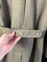 Charger l&#39;image dans la galerie, Original WW2 British Army Soldiers Greatcoat - 38&quot; Chest
