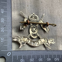 Lade das Bild in den Galerie-Viewer, Original WW2 British Army 9th Queen&#39;s Royal Lancers Cap Badge
