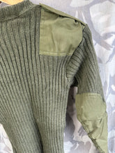 Charger l&#39;image dans la galerie, Genuine British Army Man&#39;s Heavy Jersey Olive Drab Pull Over - Size 1- 30&quot; Chest
