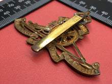 Load image into Gallery viewer, Original WW1/WW2 British Army Royal Artillery Cap Badge
