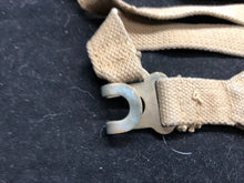 Charger l&#39;image dans la galerie, Original WW2 British Army 37 Pattern Khaki L-Straps Webbing - Wartime Dated
