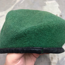 Lade das Bild in den Galerie-Viewer, Genuine British Army Beret - Intelligence Corps - Size 54 - The Militaria Shop
