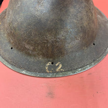 Lade das Bild in den Galerie-Viewer, Originaler Militärhelm Mk2 Brodie der britischen Armee aus dem 2. Weltkrieg für Soldaten – Hergestellt in Südafrika 
