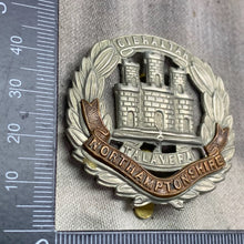 Charger l&#39;image dans la galerie, Original WW2 Northamptonshire Regiment British Army Cap Badge
