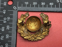 Lade das Bild in den Galerie-Viewer, Original WW2 British Royal Navy Collar Badge - Royal Marines
