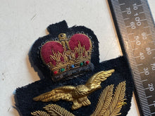 Charger l&#39;image dans la galerie, Original British Royal Air Force RAF Officer&#39;s Bullion Cap Badge
