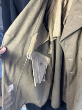 Charger l&#39;image dans la galerie, Original WW2 British Army Soldiers Greatcoat 1940 Pattern - 43&quot; Chest
