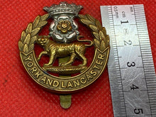 Lade das Bild in den Galerie-Viewer, Original WW1 / WW2 British Army York and Lancaster Regiment Cap Badge
