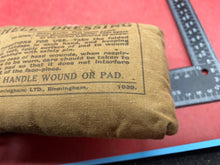 Charger l&#39;image dans la galerie, Original WW2 Dated British ARP First Aid Shell Dressing - 1939 Dated
