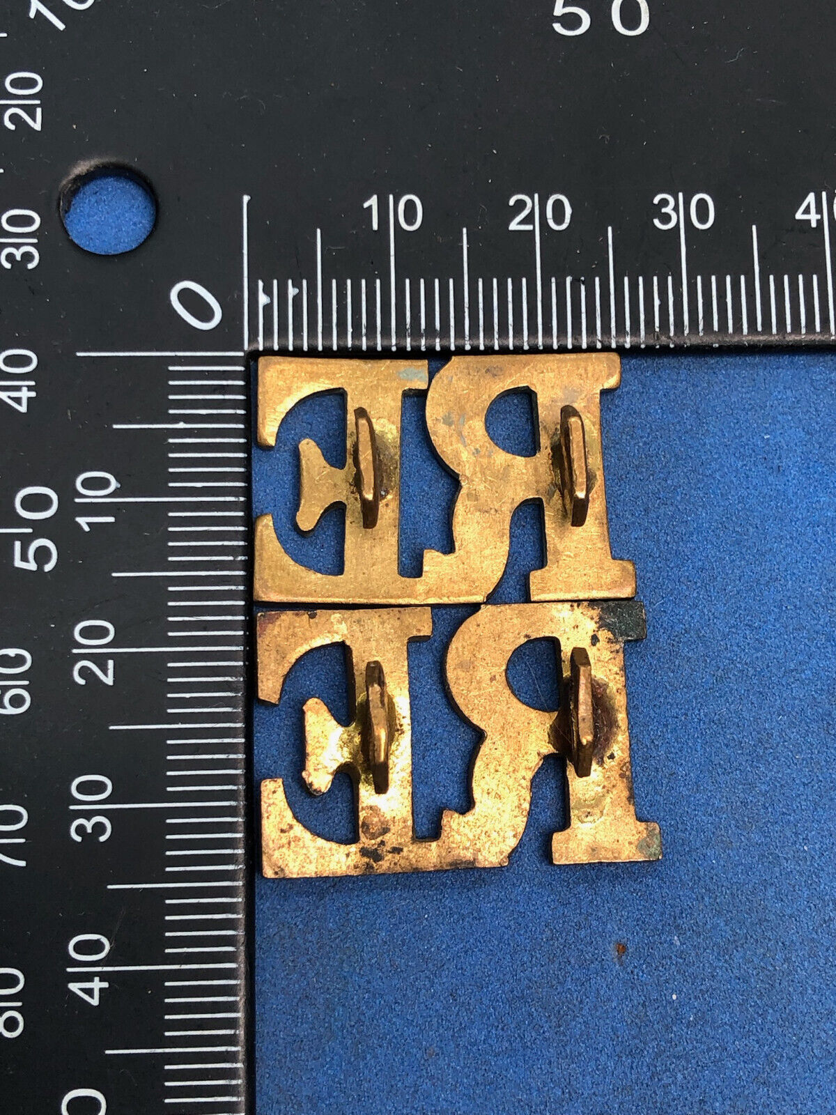 Original Pair of WW1/WW2 Brass British Army Shoulder Title - RE Royal Engineers - The Militaria Shop