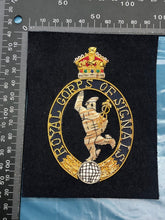 Lade das Bild in den Galerie-Viewer, British Army Bullion Embroidered Blazer Badge - Royal Corps of Signals
