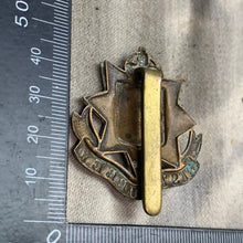 Charger l&#39;image dans la galerie, Original WW2 British Army The Devonshire Regiment Cap Badge
