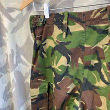 Lade das Bild in den Galerie-Viewer, Geuine British Army DPM Camouflaged Combat Trousers - 75/80/96
