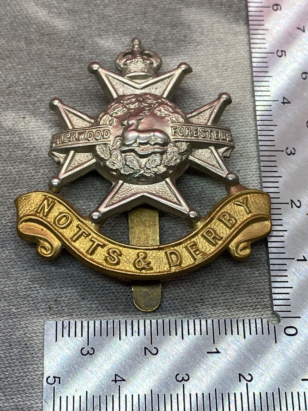 Original British Army WW1 / WW2 Notts & Derby Regiment Cap Badge