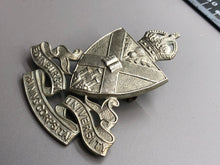 Lade das Bild in den Galerie-Viewer, Original WW2 British Army Edinburgh University OTC Officer Training Cap Badge
