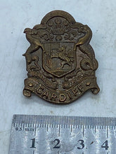 Load image into Gallery viewer, Original British Army WW1 16th Cardiff Battalion Welsh Regt/Cardiff Cap Badge
