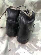 Charger l&#39;image dans la galerie, Original British Army Hobnailed Soldiers Ankle Ammo Boots WW2 Style - Size 9L

