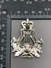 Load image into Gallery viewer, Genuine British Army Musicians / Bandsmans Cap Badge
