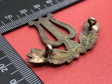 Load image into Gallery viewer, Original WW2 British Army Cap Badge - Musicians
