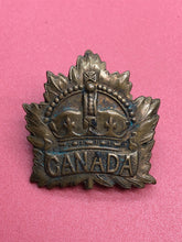 Load image into Gallery viewer, Original WW1/WW2 Canadian Army Canada General Service Cap Badge
