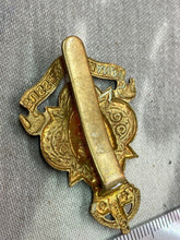 Lade das Bild in den Galerie-Viewer, Original WW1 British Army Sussex Yeomanry Regiment Cap Badge
